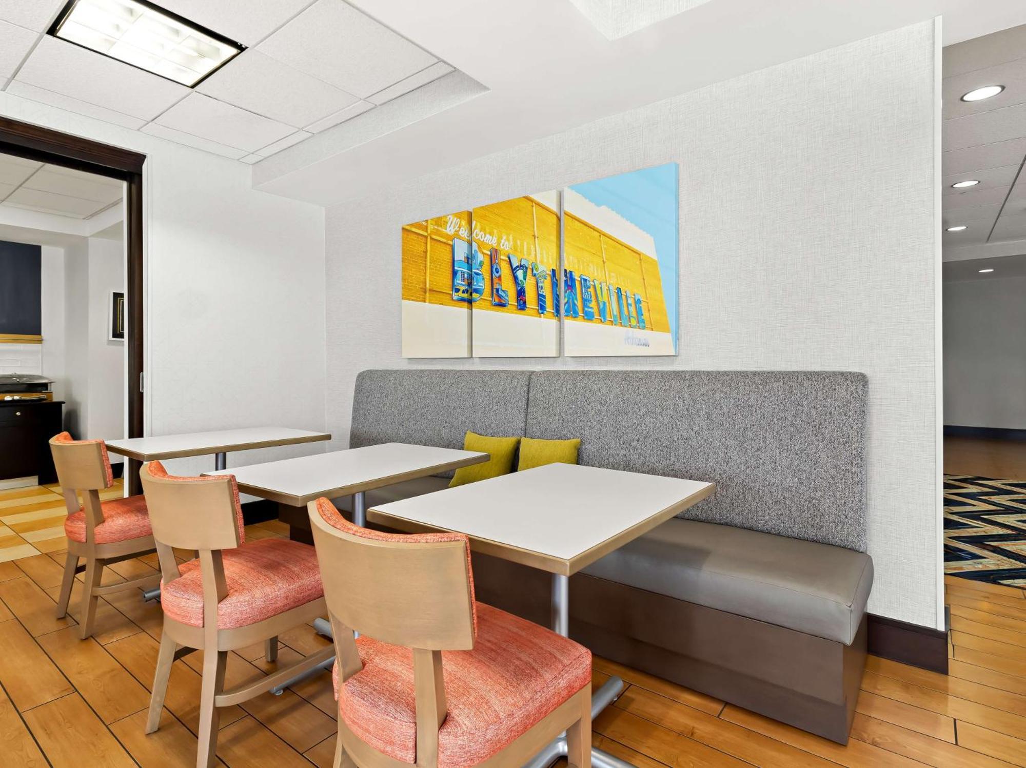 Hampton Inn Блайтвил Екстериор снимка