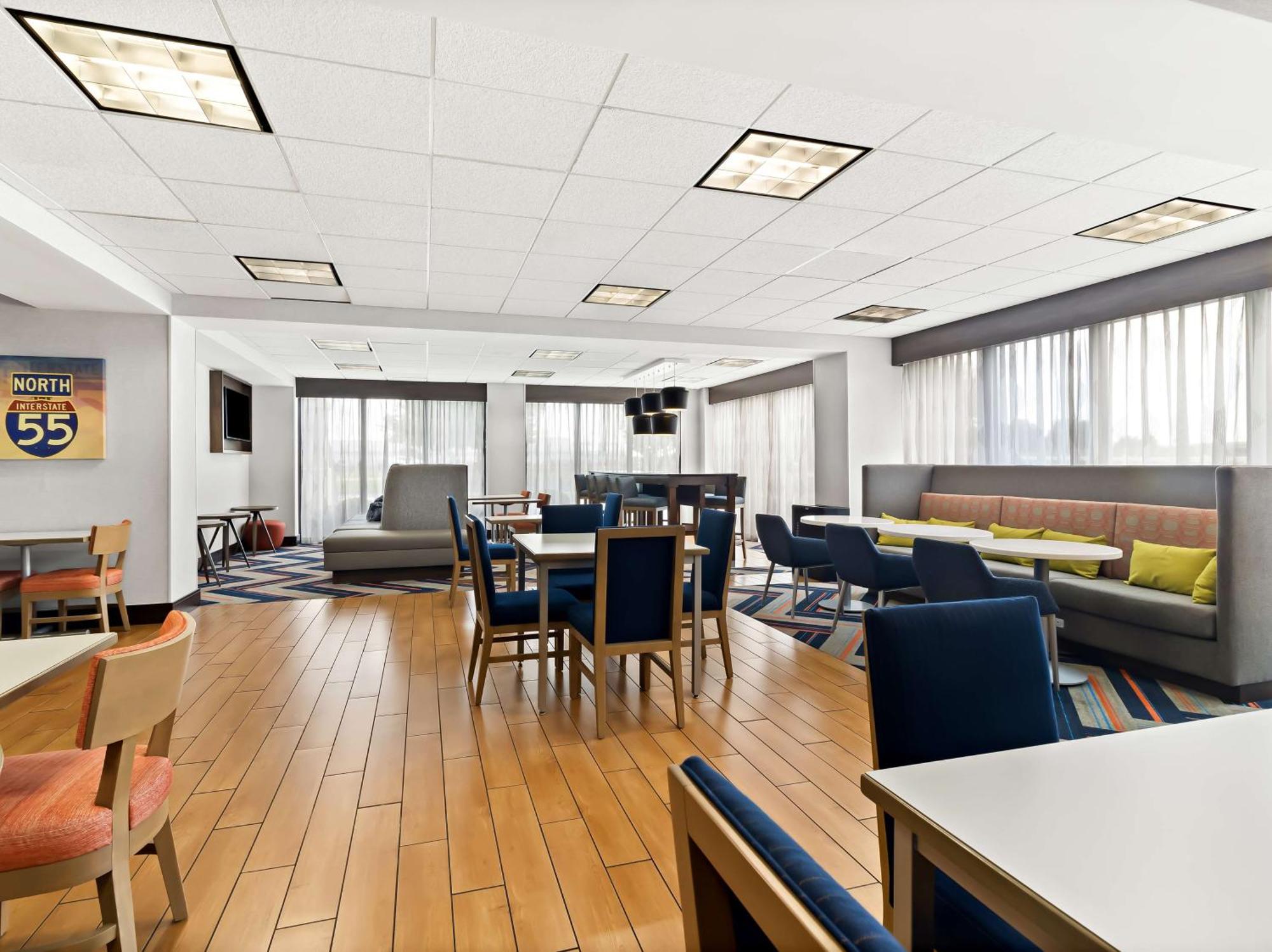 Hampton Inn Блайтвил Екстериор снимка
